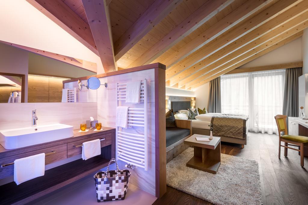 Hotel La Fradora - Dolomites Hotel San Cassiano  Esterno foto